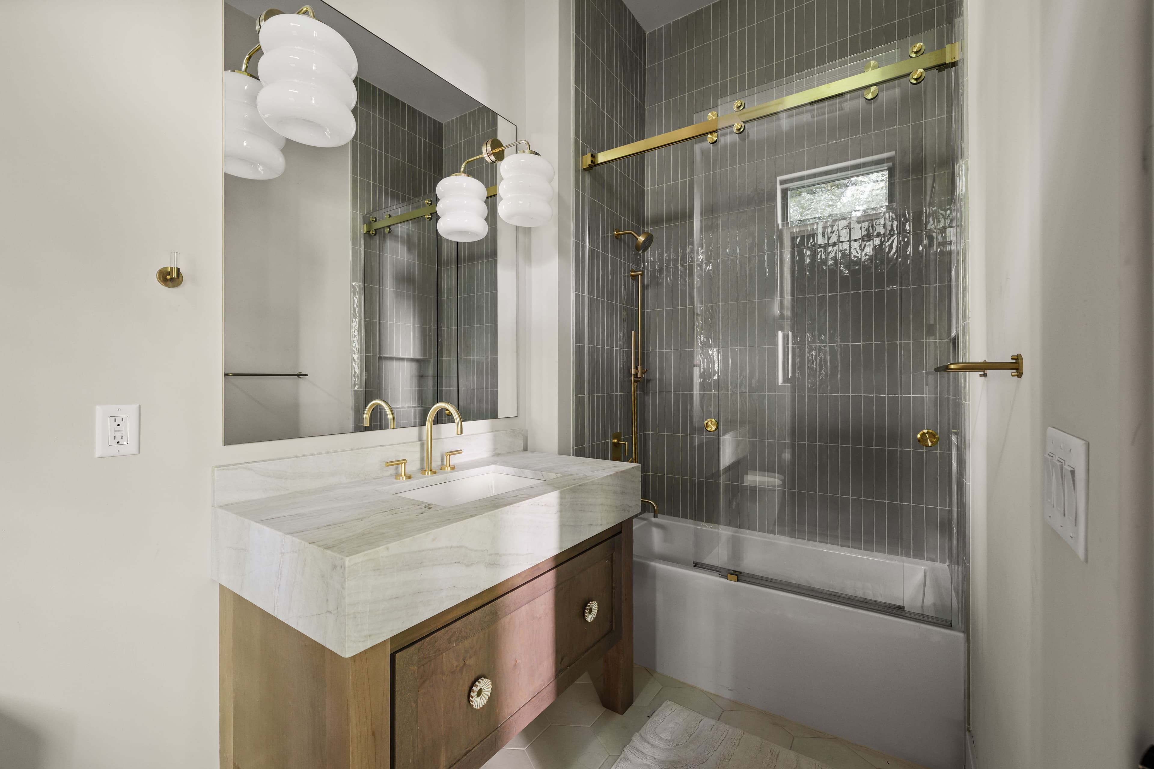 guest-1-bath