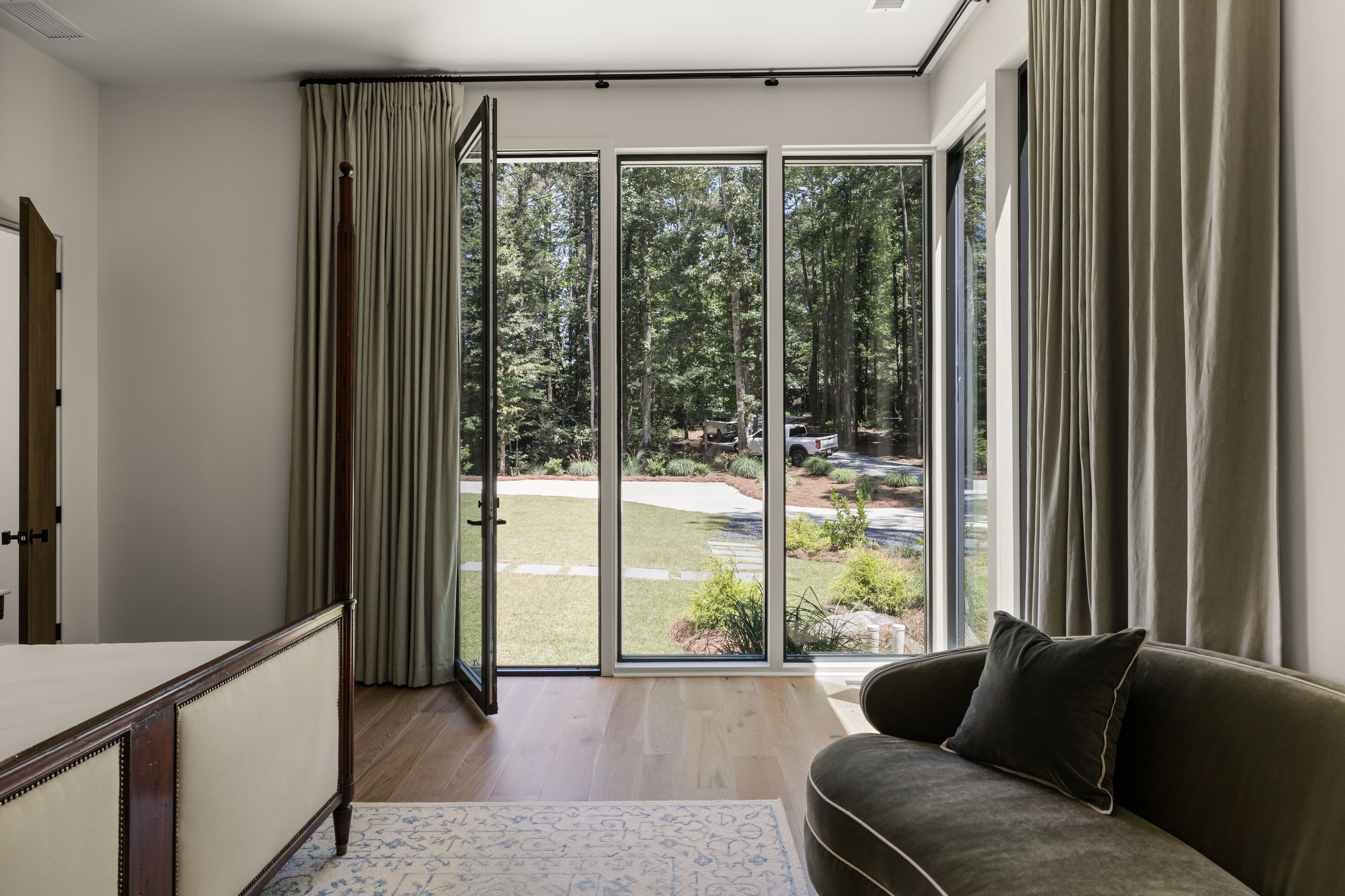 guest-3-view
